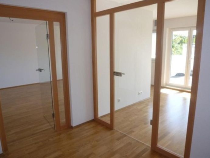 Terrassenwohnung mit eigenem Eingang – Flur