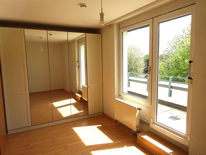 Schlafzimmer mit Schrank