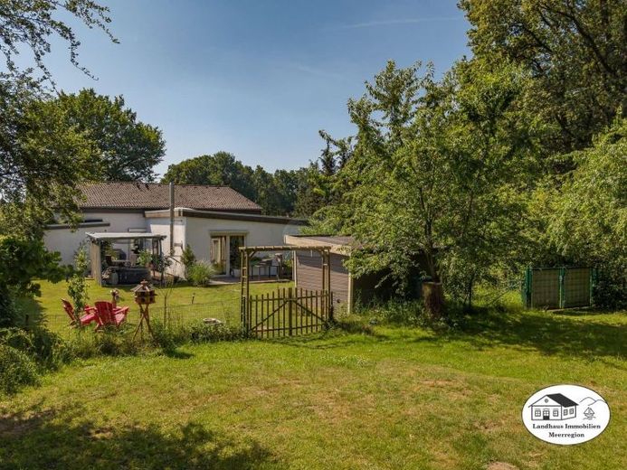 Direttamente sul bosco: abitare + lavorare, casa plurifamiliare generazionale o con appartamento per vacanze nel grande bungalow bifamiliare. – Photo 1