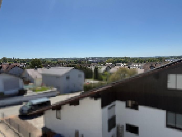 ETW mit gehobener Ausstattung und Fernblick in beliebtem Wohnviertel von Hengersberg – Fernblick Wohnzimmer 