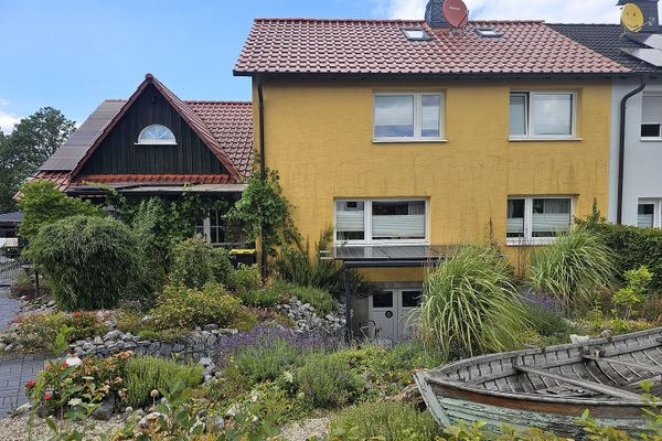 Außergewöhnliches Mehrgenerationenhaus mit großem Grundstück, Sauna und Wintergarten in Halver