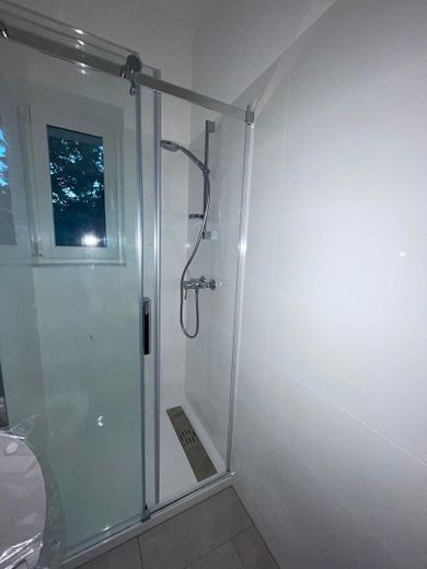 Erstbezug nach Kernsanierung – Traumhafte 3-Zimmer-Wohnung mit großem Balkon, Garten und Top-Anbindung – Foto 12