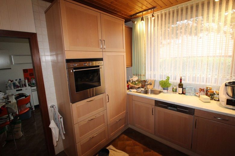 Individueller Flachdach-Bungalow mit Doppelgarage &amp; Parkähnlichem Grundstück in Schiffdorf-Sellstedt – 10 - Einbauküche