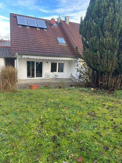 Gartenansicht mit Terrasse