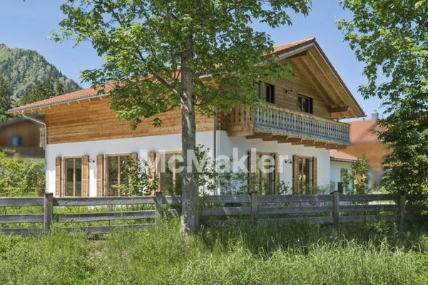Modernes Alpenchalet in Schliersee-Neuhaus – sofort bezugsfrei mit vielseitigem Nutzungspotenzial