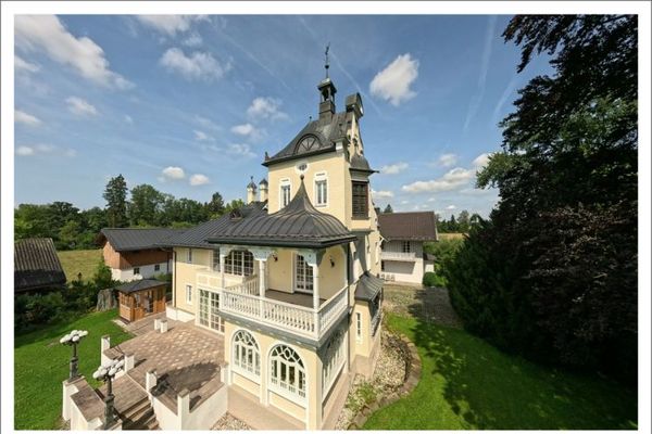 Tenuta signorile - Impianto equestre progettato secondo gli standard FN