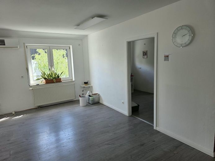 Powierzchnia biurowa w Liederbachu – dwa pomieszczenia i kuchnia – Zdjęcie 4