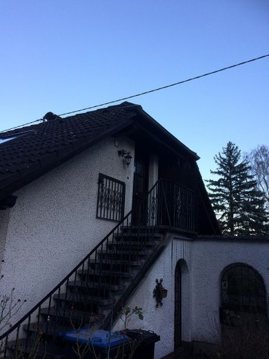 Schöne helle Dachgeschosswhg im Einfamilienhaus in Ehrang 3 ZK, großes Bad, großer Balkon – Treppenaufgang
