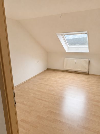 Großzügige 3-Zimmer Dachgeschoss Wohnung mit eigenem Gartenanteil in traumhafter Waldrandlage – Foto 8