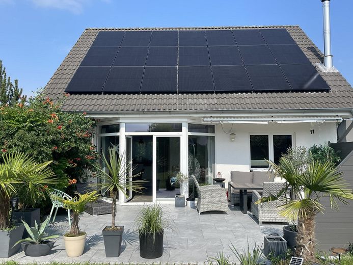 Modernisiertes Einfamilienhaus mit PV-Anlage, neuer Heizung und Traumterrasse – Hausansicht