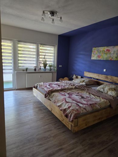 Tanto spazio, tante possibilità: casa plurifamiliare con ampio terreno! – EG Schlafzimmer