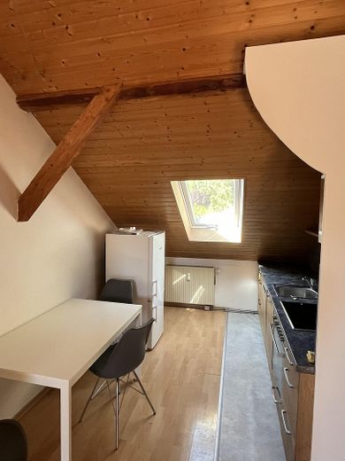 +++ Piękna kawalerka w centralnej lokalizacji w Bad Tölz +++ – Wohnzimmer Ansicht Küchenberei