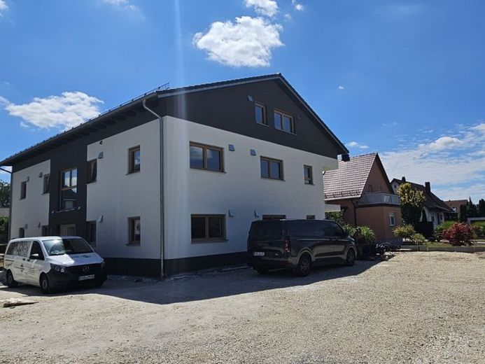 Prima occupazione | Incantevole appartamento mansardato di 4 locali con loggia, cucina componibile e KfW 40 QNG – Foto 1