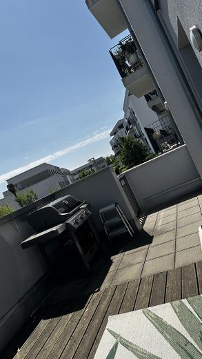 Modernes Townhouse am Rheinauer See – 5,5 Zimmer, 2 Terrassen, Garage & Top-Ausstattung – Terrasse vorne, Bild 3