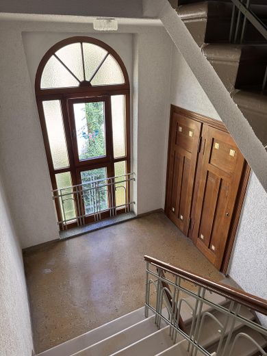 Luminoso appartamento di 2 locali con balcone e cucina attrezzata in posizione tranquilla – ideale per single – Treppenhaus