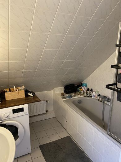 Attraktive 2-Zimmer-Maisonettewohnung in bevorzugter Wohnlage von Ratingen-Lintorf zu vermieten – Wannenduschbad