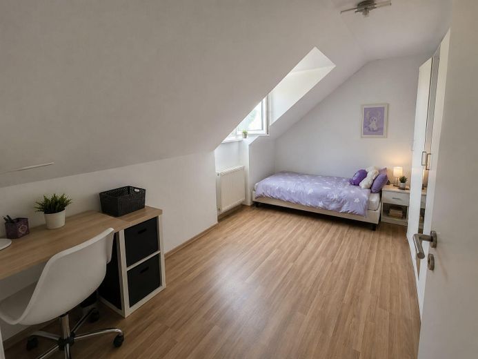 Modernisierte Dachgeschosswohnung – Kinderzimmer 2 (eingerichtet)