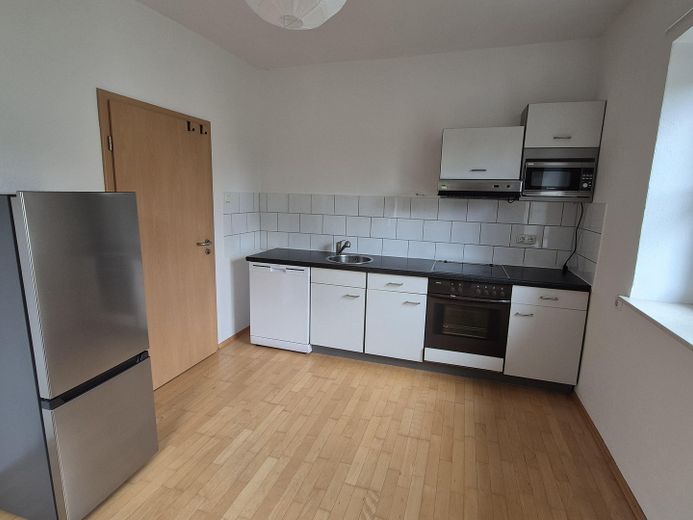 WG/युगल के लिए आदर्श विंटरगार्डन वाली 2 कमरों की Wohnung, यातायात की दृष्टि से सुविधाजनक – Küche
