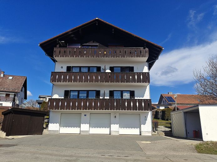 Frontansicht, Garage mittig