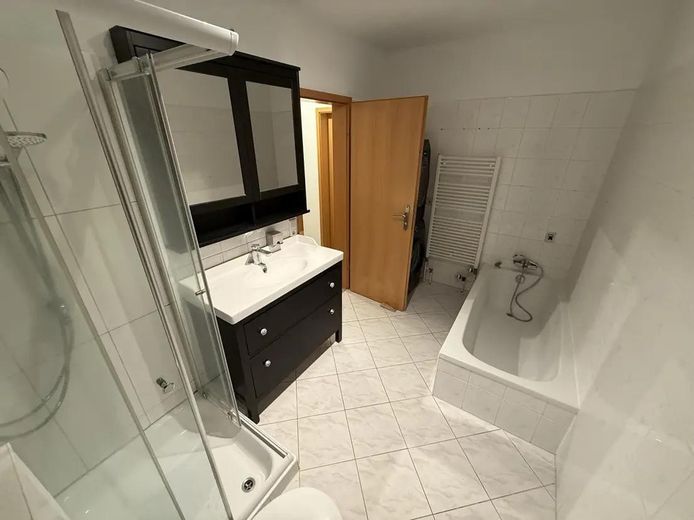 Appartamento al piano terra senza barriere architettoniche con terrazza, giardino, sauna e moderne tecnologie energetiche a Eckhorst – Badezimmer