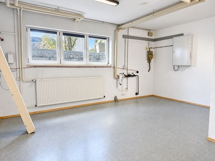 منزل صفّي أوسط للبيع دون عمولة – الصورة 29