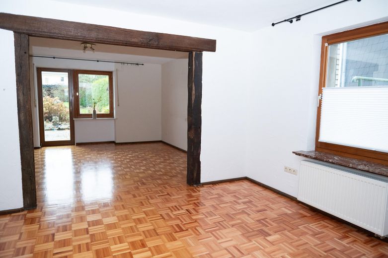Wohntraum - Gepflegtes, großzügiges Zweifamilienhaus in Fürstenberg (Bad Wünnenberg) – Anliegerwohnung