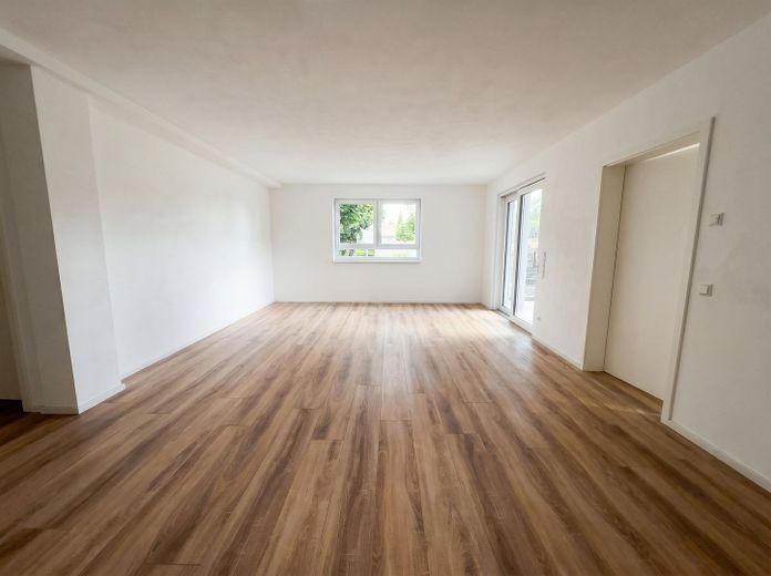 First occupancy! New, bright, barrier-free 3-room ground-floor apartment with garden in a central location in Jockgrim – Offene Küche, Essbereich