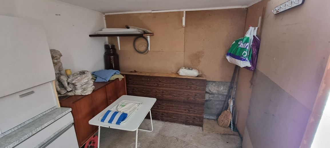 Baugrundstück erschlossen, mit vorhandener großen Garage u. kleiner Werkstatt – Werkstatt