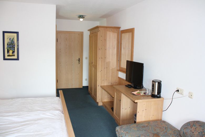 Pensión de 19 habitaciones, posada, cervecería al aire libre y vivienda del operador, conversión de «uso comercial a residencial» – Foto 13