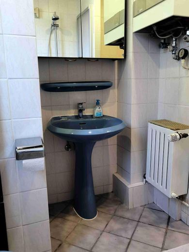 Charmantes ruhiges Appartement in bester Lage voll ausgestattet – Badezimmer 2
