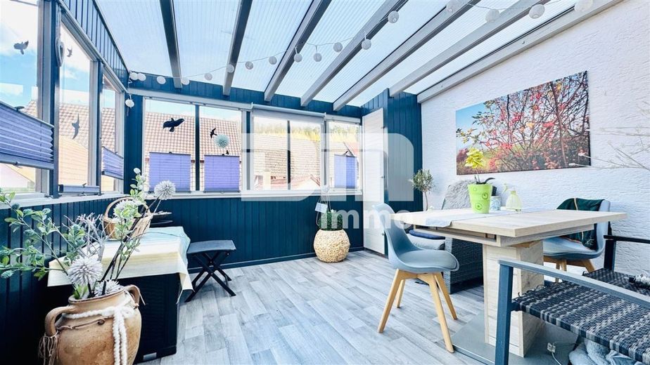 Saniertes Fachwerkhaus mit Scheune in gesuchter Lage – Gebäude 1 Balkon überdacht