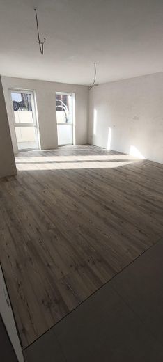 Neubau/Erstbezug, 3Zi, riesige Terrasse, 0,76%KfW Darlehen inkl! Provisionsfrei! – Heller Wohnbereich