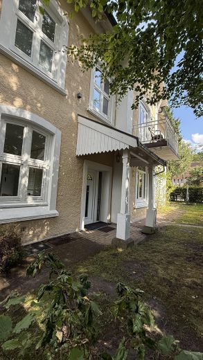 Möbliertes Haus 154 m² | 5,5 Zi | Garten | nahe Nienstedten | Wohnen auf Zeit 3–33 Monate – Eingang & Garten