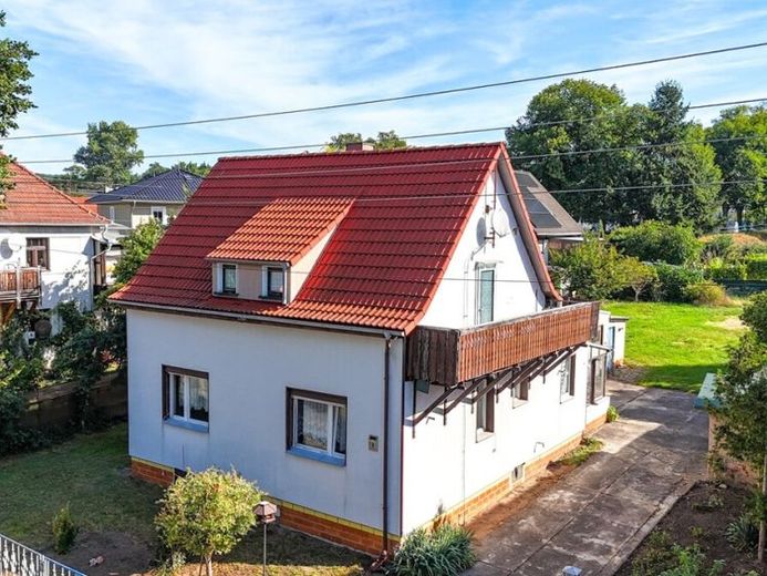 *Casa unifamiliare in posizione centrale a Weinböhla con potenziale di ampliamento*5 locali*Garage*Terreno di 910 m²* *senza provvigione* – Foto 1