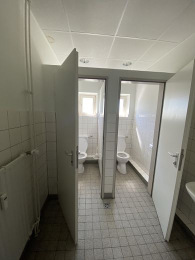 314 m² kantoorruimte met 10 ruimtes, glasvezel & parkeerplaatsen – zonder makelaarscourtage in Hamburg-Billbrook – Toiletten