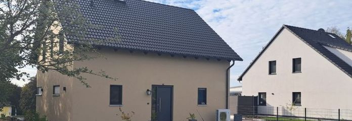 Außen zurückhaltend, innen exklusiv – 150 m² EFH in Rehau mit PV & Wellnessbad, modernste Technik