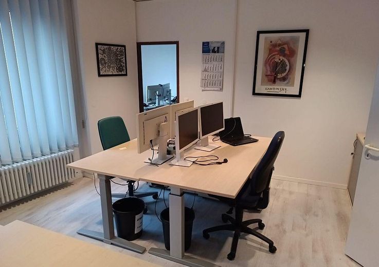 Büro-1-4_Arbeitsplätze-rechts