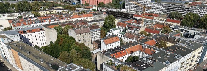 amplio piso de 3 habitaciones / zona del Spree / con potencial de diseño / Berlín-Friedrichshain / de particular – Gebäudekomplex