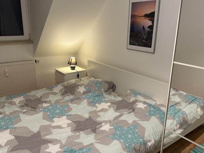 Möblierte 2 Zimmer-Wohnung in zentraler Lage in Frankfurt sachsenhausen – Schlafzimmer