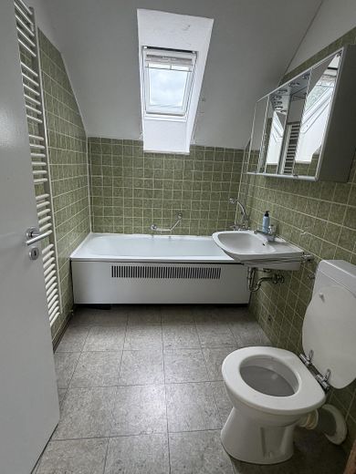Freistehendes Einfamilienhaus mit schönem Garten und Garage in Aufderhöhe - PROVISIONSFREI – Badezimmer OG