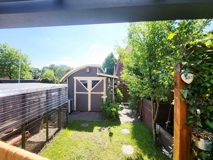 Garten mit Gartenhaus