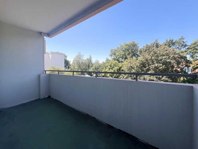 Bezugsfreie 3-Zimmer-Wohnung mit Balkon & Aufzug | Provisionsfrei | Sofort verfügbar – Balkon, Aussicht