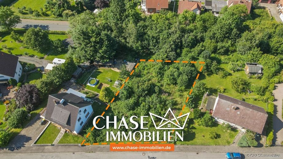 Großflächiges Baugrundstück in Rinteln - Wohntraum selber bauen im idyllischen Strücken! – Vogelperspektive schräg (gestrichelt)