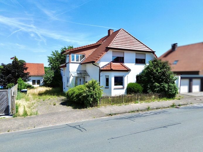 Potenzial erkennen, Wohnträume verwirklichen. – Straßenansicht