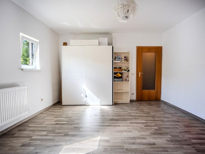 Two residential units, one special home – approx. 160 m² with a large terrace – EG_1_Schlafzimmer