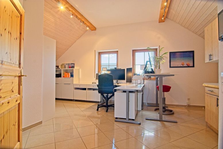 Prestigious A+ country house with in-law apartment on park-like grounds – Einliegerwohnung