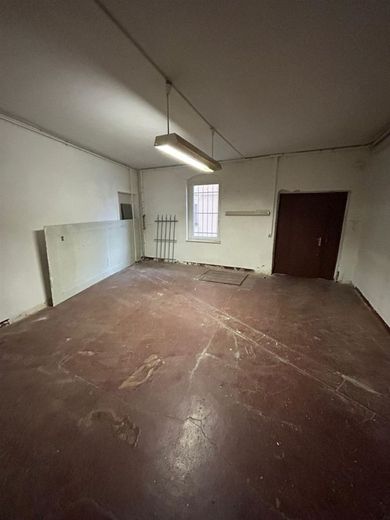 Großzügige Gewerbeeinheit in frequentierter Lage mit Garten! Garage bzw. Stellplatz mgl. – PHOTO-2025-03-31-10-51-27
