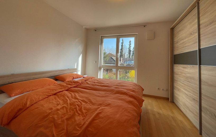 Genuss bis zum Sonnenuntergang – stilvolles Wohnen in ruhiger Umgebung – Das geräumige Schlafzimmer