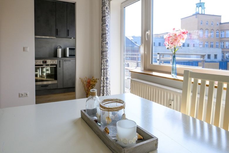 Moderne Wohnung in Alsternähe mit Balkon | Zentral und Blick ins Grüne – Wohnzimmer - Ansicht #8