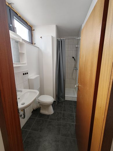 Charmantes 1,5 Zimmer Appartment mit Pantry Küche und KFZ Stellplatz - Frei ab 01.09.26 – Badezimmer